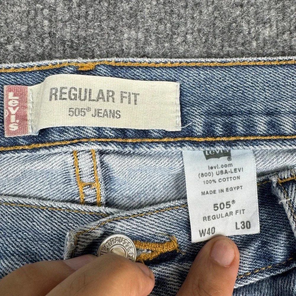 Levi's Jeans Mens Size 40x30 Light Wash 505 Regular Fit Straight Leg Denim Stain